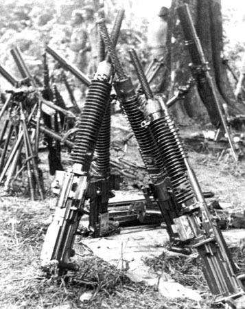 Pictures Of Guns Used In World War 2. Captured weapons in an early